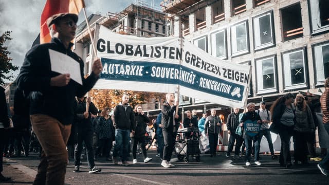 Bild von Jugend, die vorangeht - 10