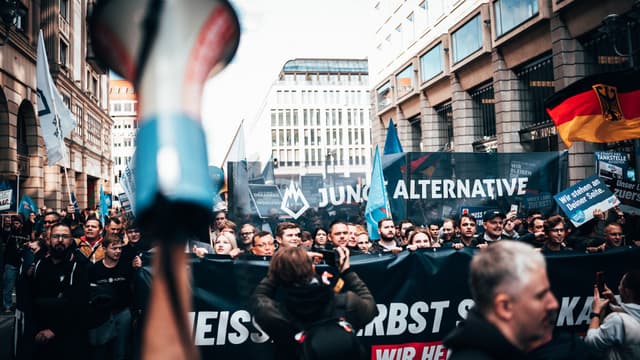 Bild von Jugend, die vorangeht - 12