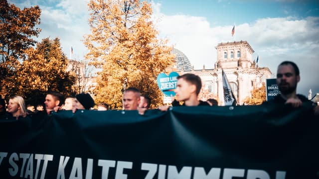 Bild von Jugend, die vorangeht - 14