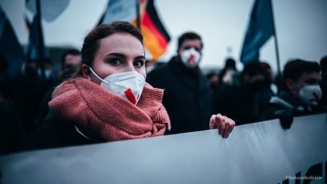 Bild von Ihr zwingt uns zu gar nichts - 2