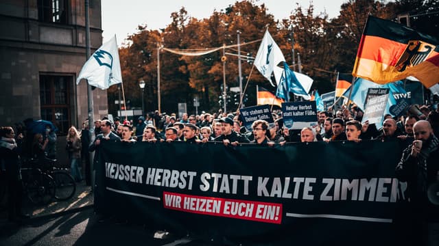 Bild von Jugend, die vorangeht - 2